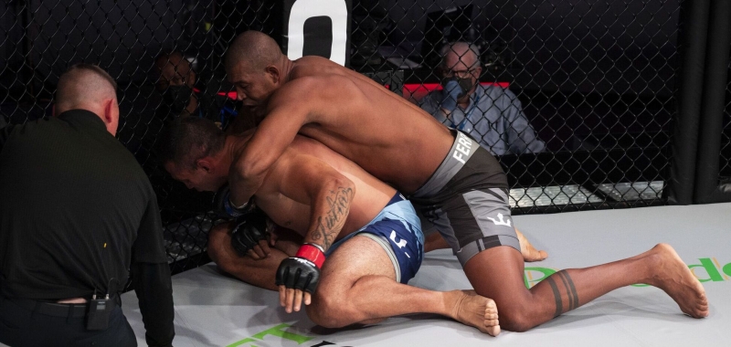 Экс-чемпион UFC проиграл бой нокаутом и устроил скандал. Видео