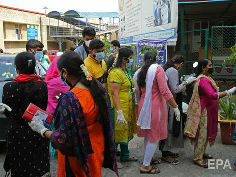 Индия второй день бьет рекорды по количеству заболевших COVID-19