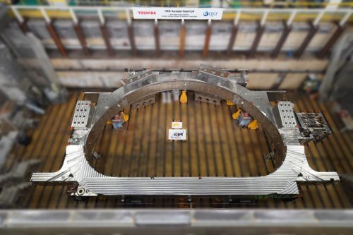 Компания Toshiba завершила изготовление первой и самой большой в мире тороидальной катушки для электромагнита реактора ITER