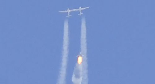 Сэр Ричард Брэнсон успешно слетал в космос на борту своего космического корабля